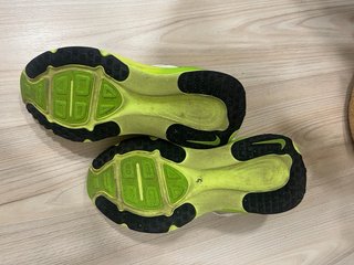 Nike Vomero 18 Verde y Blanco