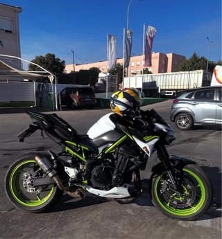 Kawasaki Z900 Verde y Blanca