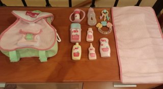 Cuna de juguete con accesorios