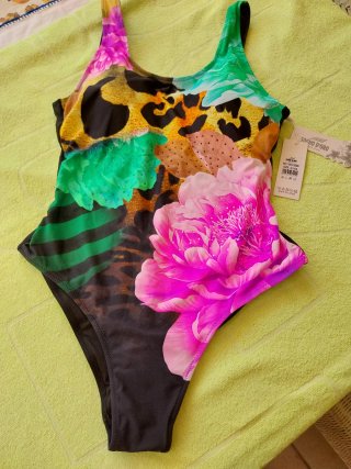 Bañador negro estampado  Nuevo T  52/54 ó 54/56