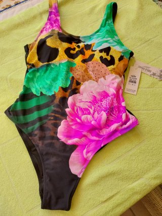 Bañador negro estampado  Nuevo T  52/54 ó 54/56