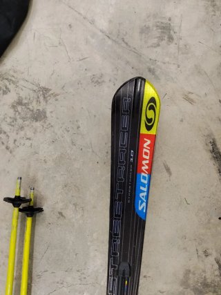 Esquís más bastones