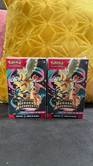 Booster bundle Pokémon Héroes Ascendentes Sellado