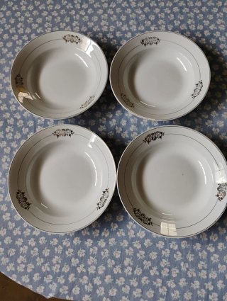 Sopera vintage y platos San Claudio
