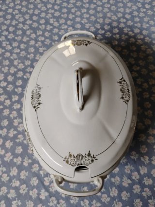 Sopera vintage y platos San Claudio
