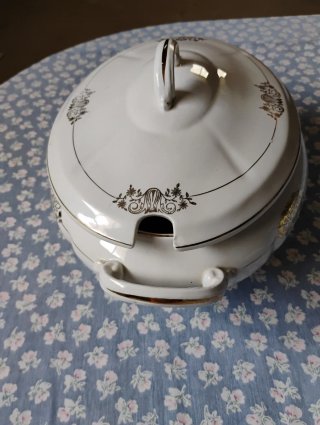 Sopera vintage y platos San Claudio
