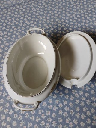 Sopera vintage y platos San Claudio