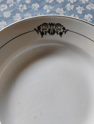 Sopera vintage y platos San Claudio