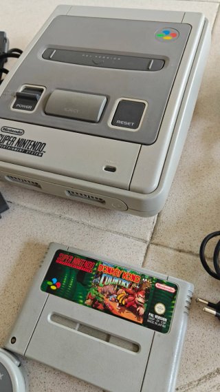 Super Nintendo + Donkey Kong + Mando