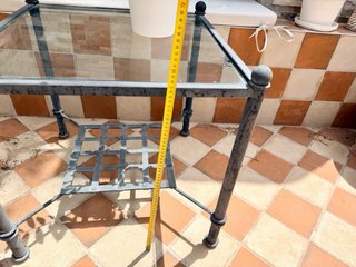 Mesa auxiliar exterior forja y cristal