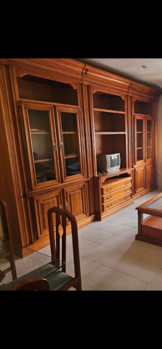 Mueble de salón madera y cristal