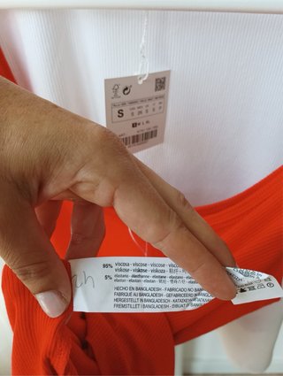 Camisetas Zara canalé S blanca y roja