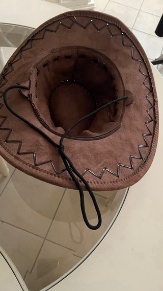 Cappello da cowboy marrone scamosciato