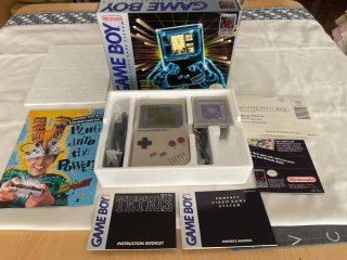 Nintendo Game Boy Compact Video Game System. Nueva