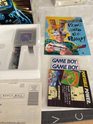 Nintendo Game Boy Compact Video Game System. Nueva