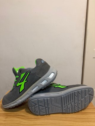 Zapatos de seguridad Diadora grises y verdes