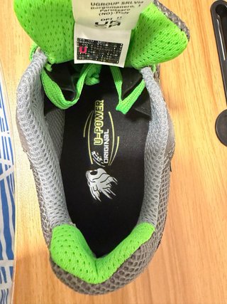 Zapatos de seguridad Diadora grises y verdes