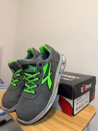 Zapatos de seguridad Diadora grises y verdes