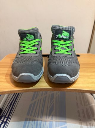 Zapatos de seguridad Diadora grises y verdes