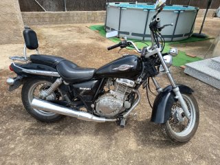 Suzuki 250cc Cruiser Negra y Plata