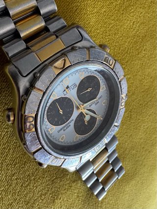 Reloj Lotus Cronógrafo Dorado y Plateado