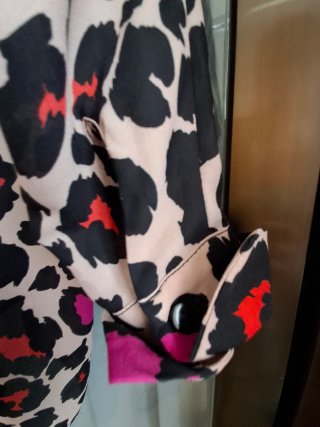 Camisa animal print rosa y rojo