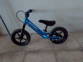 Bicicleta de equilibrio B-PRO azul