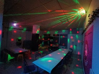 Sala para celebraciones, clases o talleres