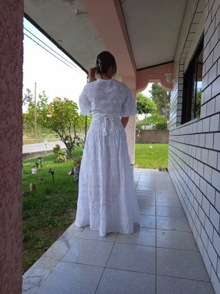 Conjunto top e saia branca