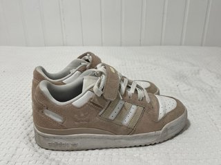 Zapatillas Adidas Beige y Blanco
