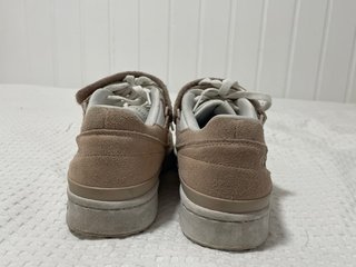 Zapatillas Adidas Beige y Blanco
