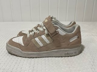 Zapatillas Adidas Beige y Blanco
