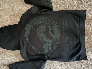 Sudadera Negra con Diseño Floral