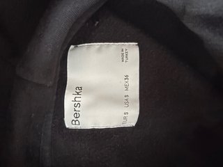 Sudadera Negra con Diseño Floral