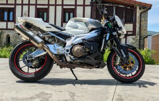 Aprilia Tuono 1000R Naked Moto