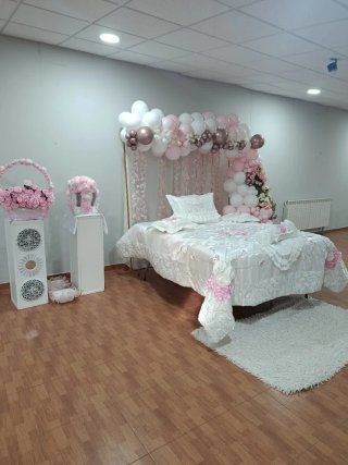 Bata de baño rosa y blanca