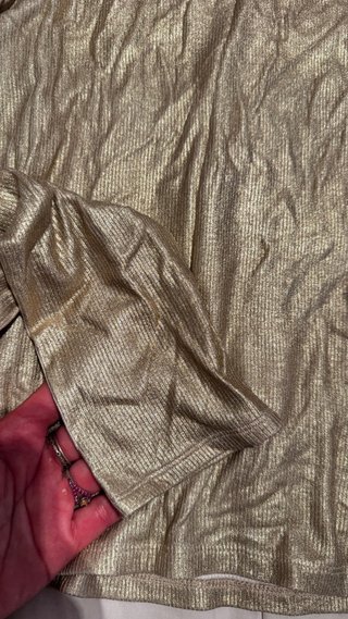 Camiseta Zara dorada manga larga