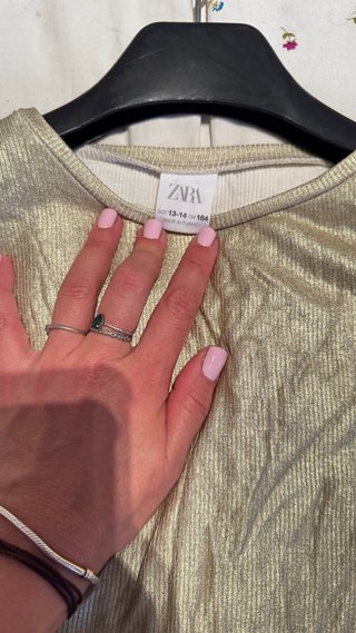 Camiseta Zara dorada manga larga