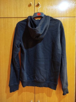 Sudadera Stranger Things Negracon capucha.