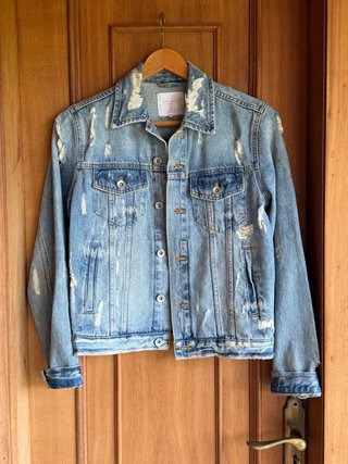 Cazadora vaquera Zara desgastada