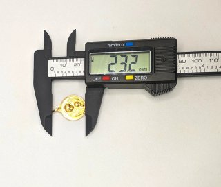 Colgante Medalla Religiosa de oro de 18k, 2.61 g.