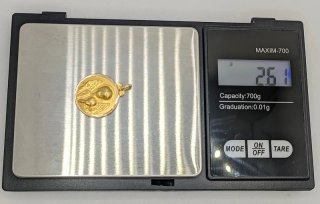 Colgante Medalla Religiosa de oro de 18k, 2.61 g.