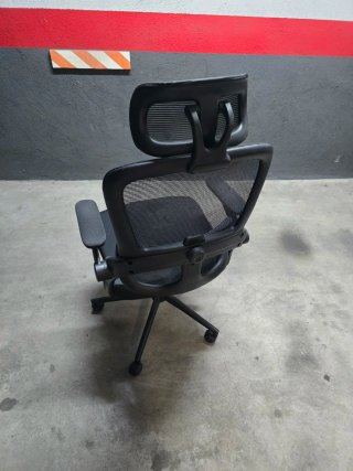 Silla ergonómica prácticamente nueva