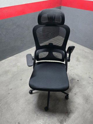 Silla ergonómica prácticamente nueva