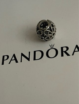 Pandora Charm Flor Tallada Plata