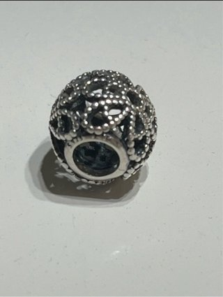 Pandora Charm Flor Tallada Plata