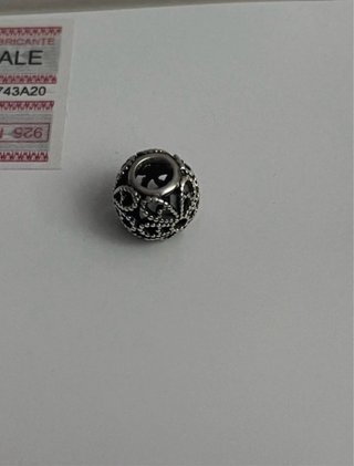 Pandora Charm Flor Tallada Plata
