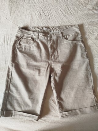 Pantalón Pirata Vaquero y Bermuda Beig talla 44.