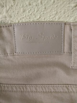 Pantalón Pirata Vaquero y Bermuda Beig talla 44.