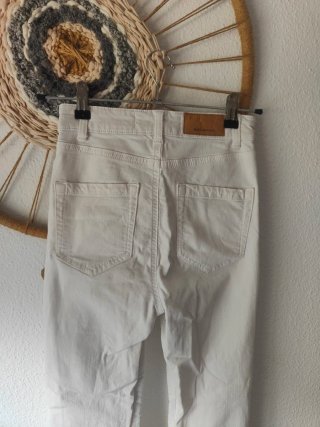 Pantalón vaquero Stradivarius blanco T32